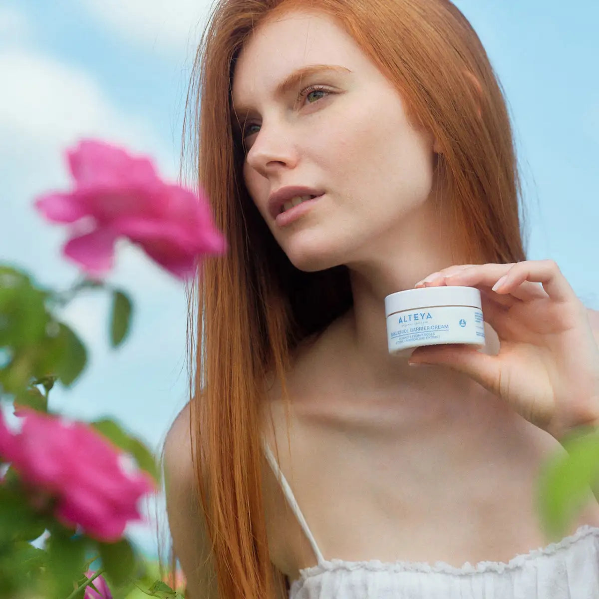 Ekologiškas barjerą atkuriantis veido kremas su bakučioliu „Rose Hydrobiome“, Alteya Organics